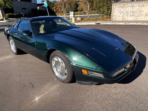 Used 1996 Chevrolet Corvette Coupe RWD image 17