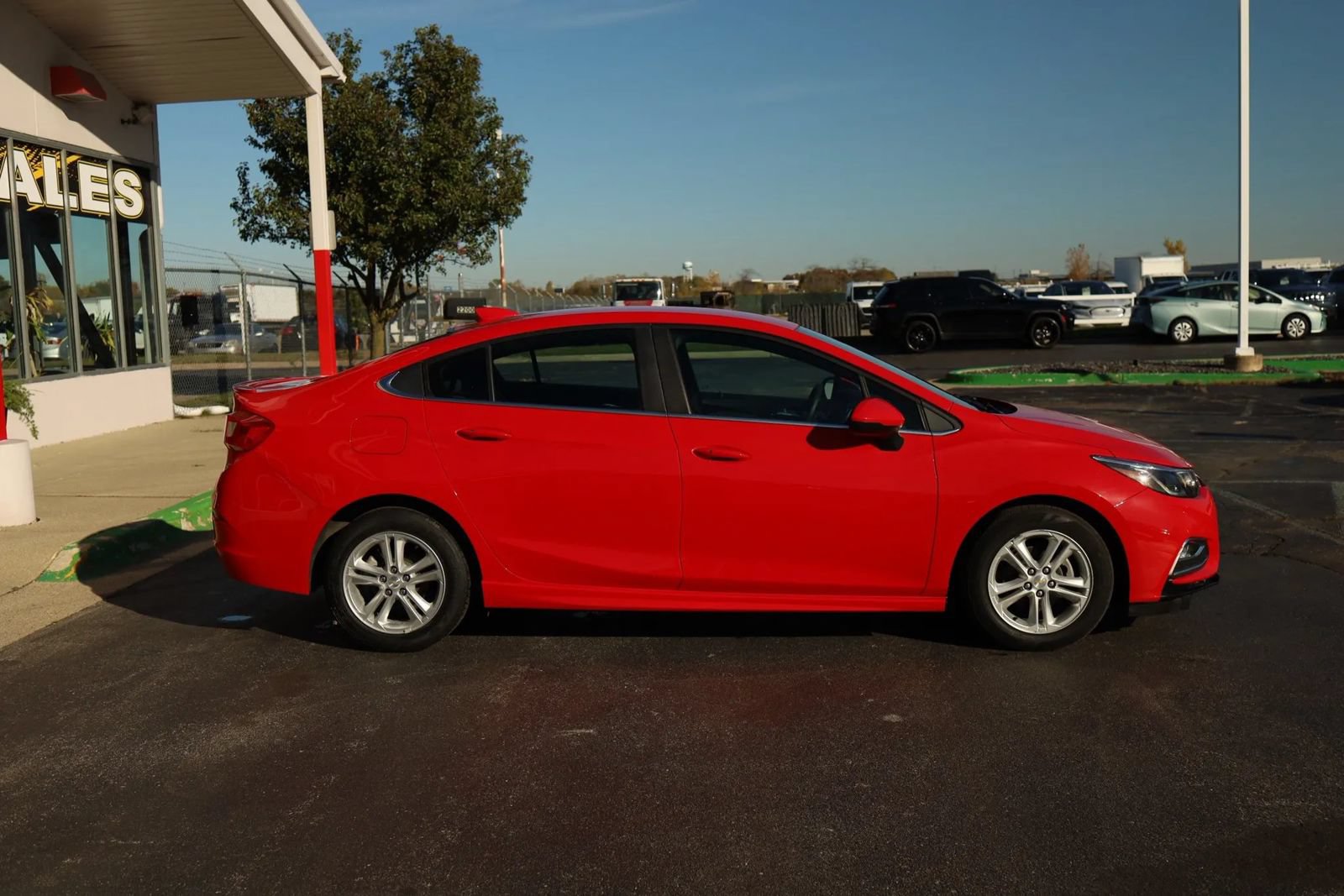 Used 2016 Chevrolet Cruze LT w/ Convenience Package FWD image 4