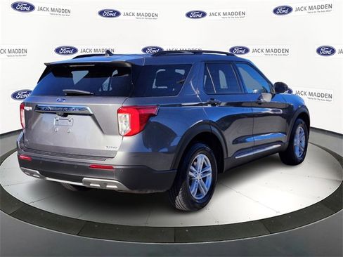 Certified 2022 Ford Explorer XLT w/ Equipment Group 202A image 5