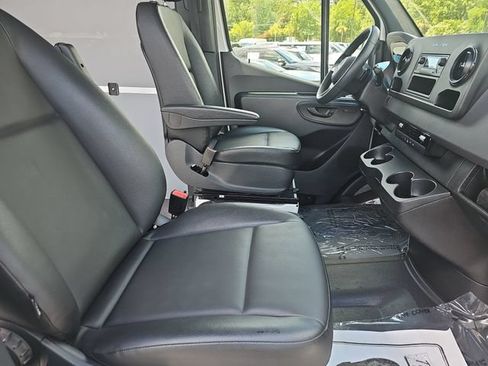 Used 2025 Mercedes-Benz Sprinter 2500 image 10