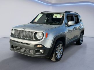 Used 2018 Jeep Renegade Latitude w/ UConnect 8.4 Nav Group video 1