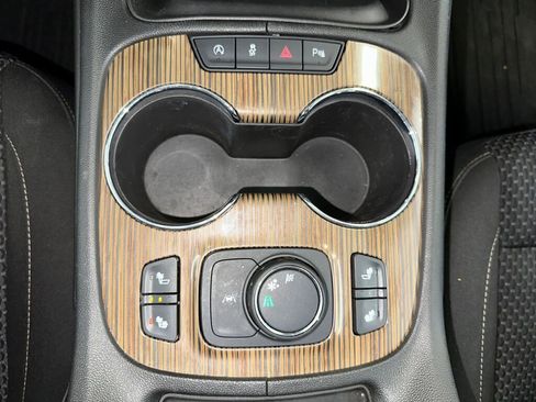 Certified 2022 GMC Acadia SLE w/ Driver Convenience Package image 16