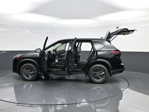 Used 2025 Nissan Rogue S image 42