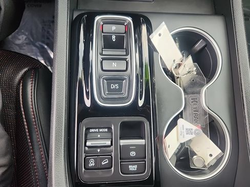 Used 2025 Honda Pilot Black Edition image 24