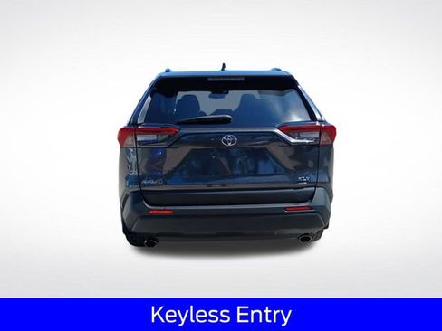 Used 2022 Toyota RAV4 XLE Premium AWD/4WD image 8