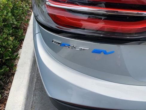 Used 2023 Chevrolet Bolt LT w/ Infotainment Package FWD image 8