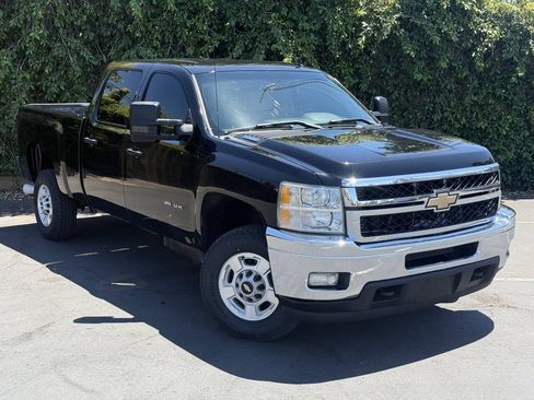 Used 2011 Chevrolet Silverado 2500 LT w/ Interior Plus Package AWD/4WD image 2