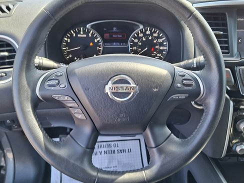 Used 2020 Nissan Pathfinder SV FWD image 11