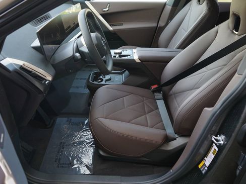 New 2026 BMW iX xDrive45 image 9