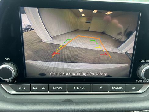 Used 2024 Nissan Rogue SV image 44