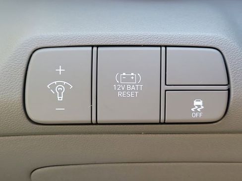 New 2026 Hyundai Elantra Hybrid FWD image 17