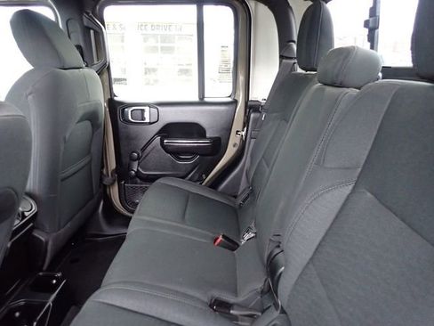 Used 2020 Jeep Gladiator Sport AWD/4WD image 15
