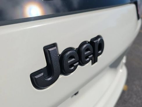 Used 2019 Jeep Cherokee High Altitude AWD/4WD image 13