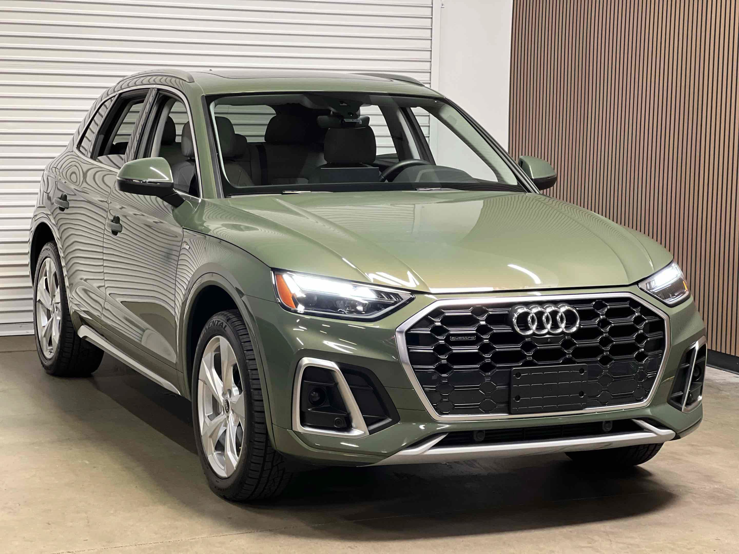 Used 2023 Audi Q5 2.0T Premium Plus w/ Premium Plus Package AWD/4WD image 3