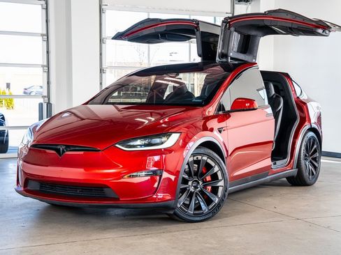 Used 2024 Tesla Model X Plaid image 2
