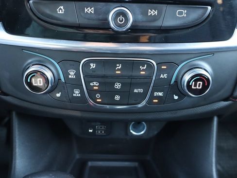 Used 2022 Chevrolet Traverse RS AWD/4WD image 14