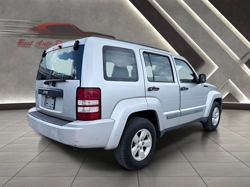 Used 2010 Jeep Liberty Sport RWD image 8