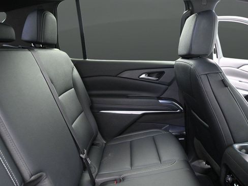 Used 2024 Chevrolet Traverse LT w/ Enhanced Driving Package AWD/4WD image 18