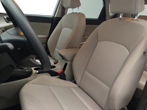 Used 2025 Kia Soul LX w/ LX Technology Package image 17