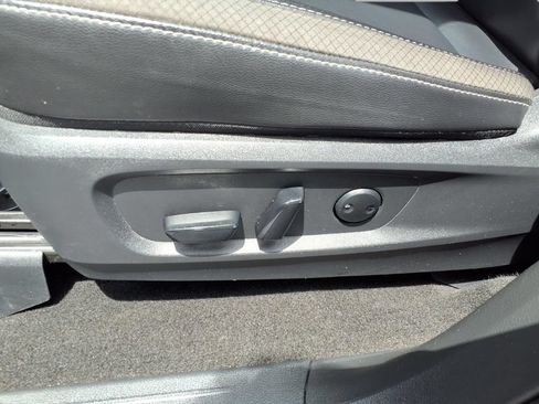 Used 2025 Nissan Pathfinder SL FWD image 23