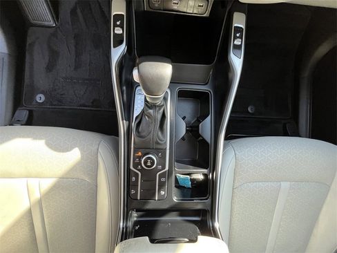 Used 2023 Kia Sorento S w/ Panoramic Sunroof Package image 13