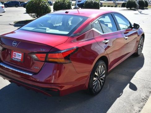 Used 2023 Nissan Altima 2.5 SV image 5