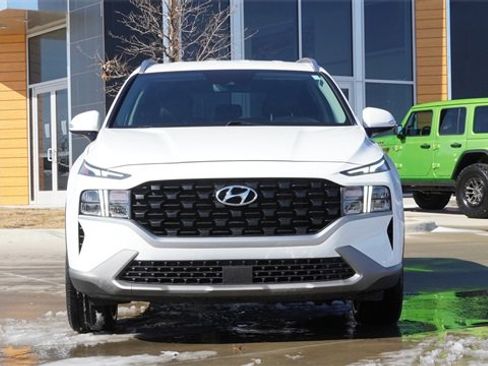 Used 2023 Hyundai Santa Fe SEL image 2