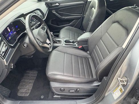 Used 2024 Volkswagen Jetta SE FWD image 29