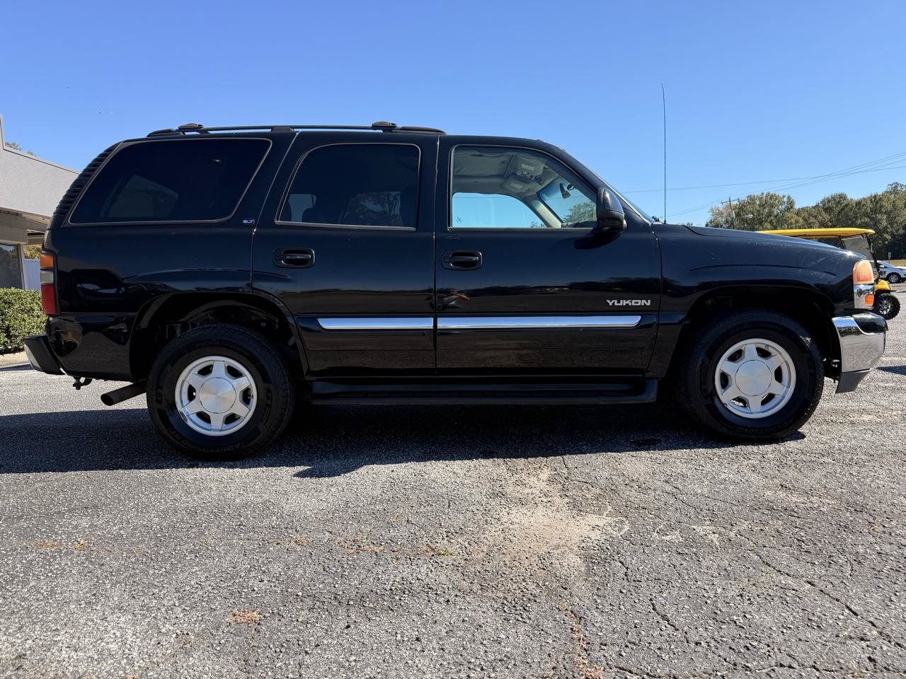Used 2004 GMC Yukon SLT w/ 1SD Preferred Equipment Group RWD image 6