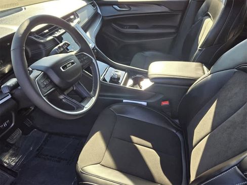 New 2025 Jeep Grand Cherokee Altitude image 15