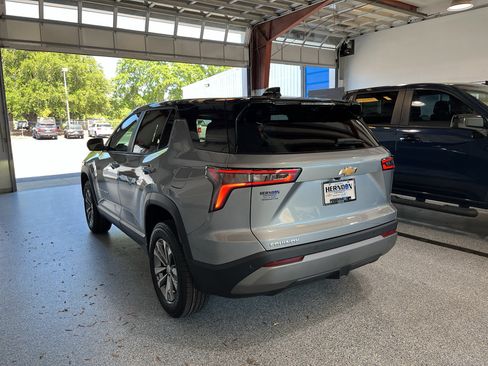 New 2026 Chevrolet Equinox LT w/ Convenience Package II FWD image 6