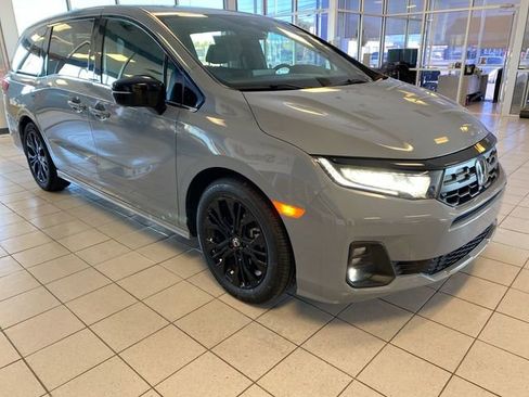 Used 2025 Honda Odyssey Sport-L image 2