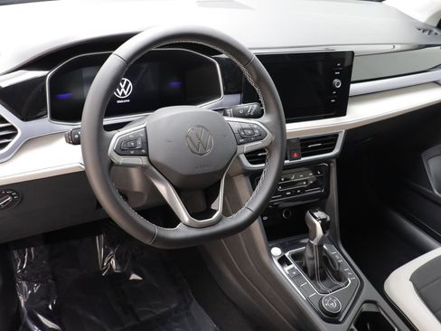 New 2026 Volkswagen Taos SE image 8