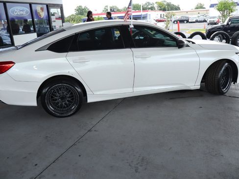 Used 2019 Honda Accord LX image 4