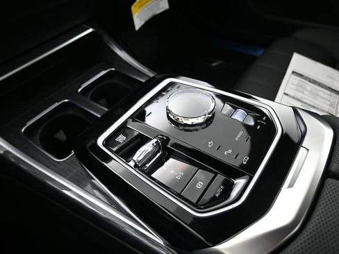 New 2025 BMW 750e xDrive w/ Premium Package image 4