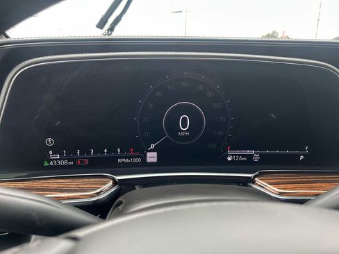 Used 2021 Cadillac Escalade Luxury image 11