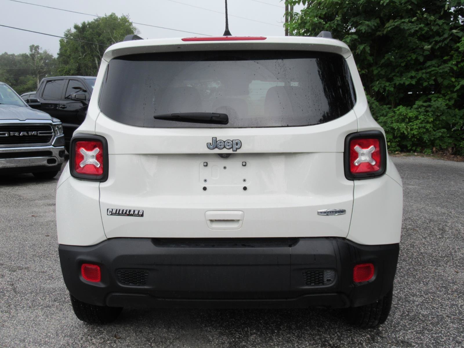 Used 2019 Jeep Renegade Latitude FWD image 6