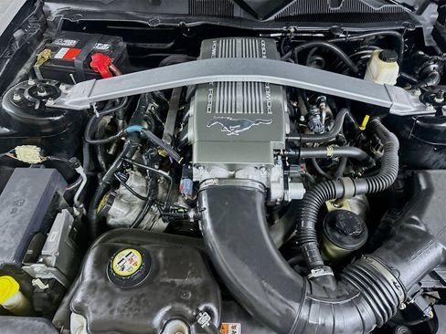 Used 2010 Ford Mustang GT Premium image 28