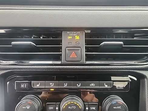 Used 2024 Volkswagen Taos SE image 23