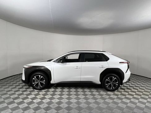 Used 2024 Toyota bZ4X XLE w/ Weather Package image 10