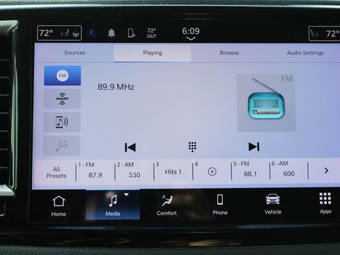 Used 2023 Chrysler Pacifica Touring-L image 36