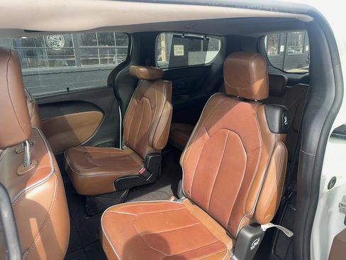 Used 2017 Chrysler Pacifica Limited w/ Tire & Wheel Group image 12