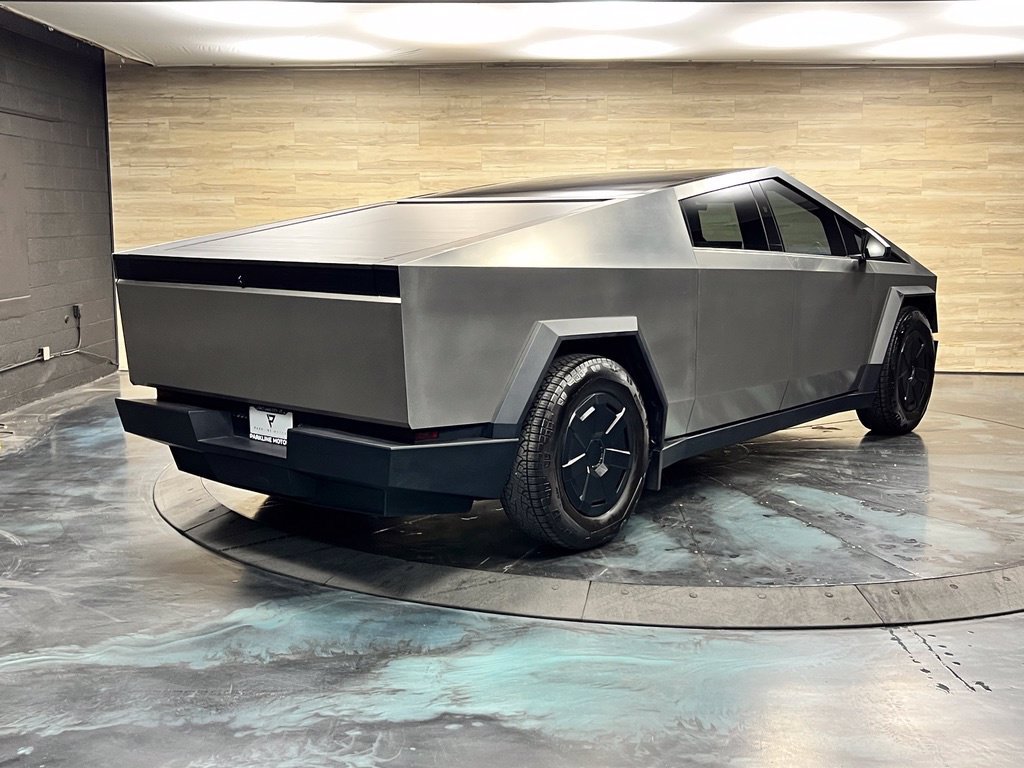 Used 2025 Tesla Cybertruck AWD Crew Cab image 15