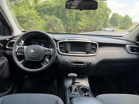Used 2019 Kia Sorento AWD V6 image 7