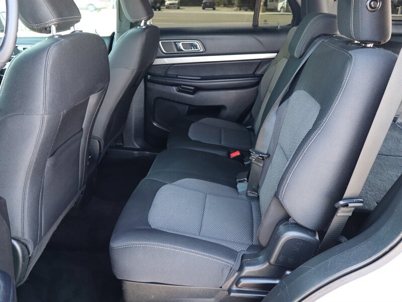 Used 2018 Ford Explorer XLT w/ Equipment Group 201A AWD/4WD image 17