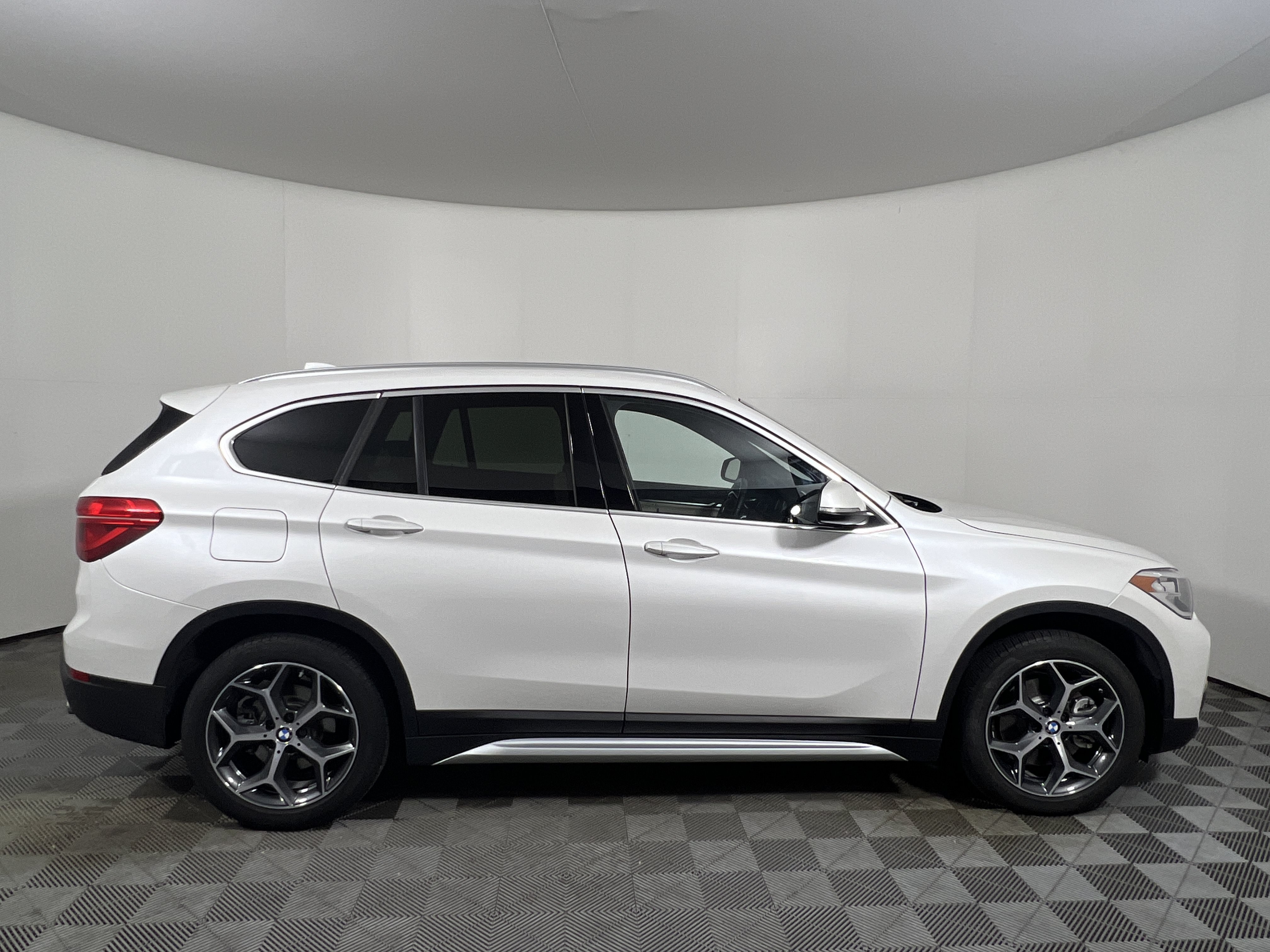 Used 2018 BMW X1 xDrive28i AWD/4WD image 6