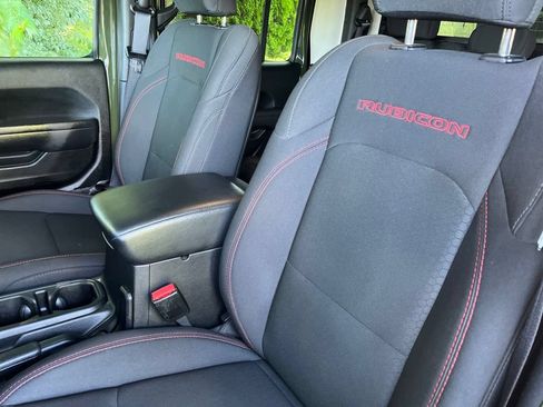 Used 2022 Jeep Gladiator Rubicon w/ Cold Weather Group AWD/4WD image 3