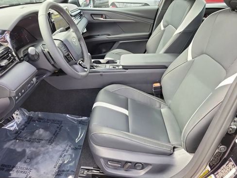 Used 2026 Toyota Camry SE w/ Multimedia Upgrade Package image 17