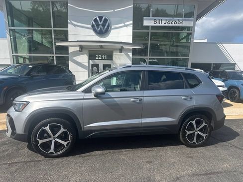 Used 2026 Volkswagen Taos SEL AWD/4WD image 3