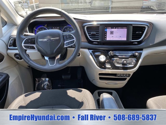 Used 2023 Chrysler Voyager LX FWD image 7